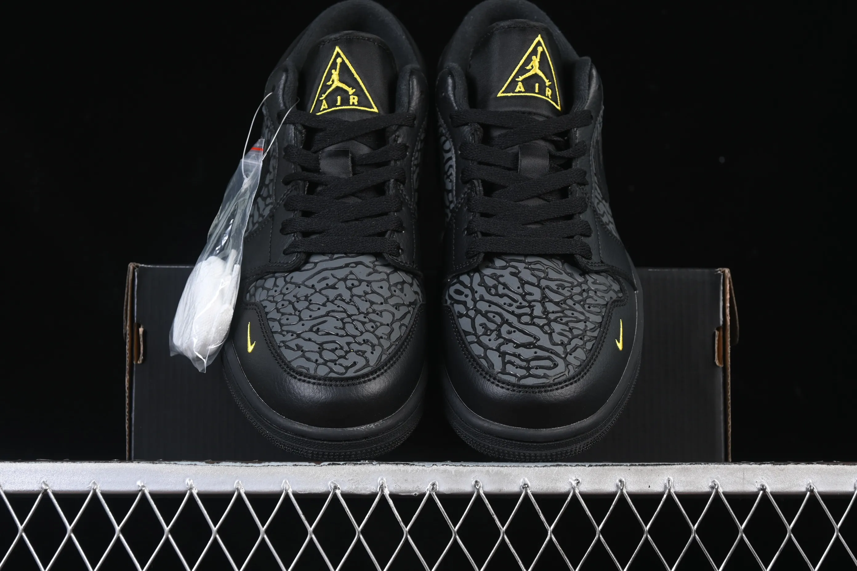 All Categories Air Jordan Jordan Series Basketball Shoes Air Jordan 1 Low Air Jordan 1 Low "Elephant" AJ1 Joe 1 Explosion Danger Warning Low-top Cultural Casual Shoes IM6568-010